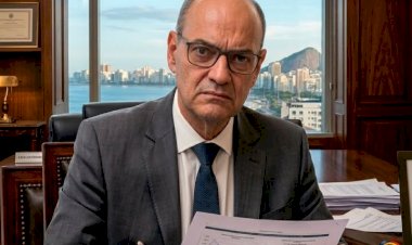 Gestão Ricardo Couto exonera 638 comissionados, propõe teto para cargos políticos e auditoria em contratos.