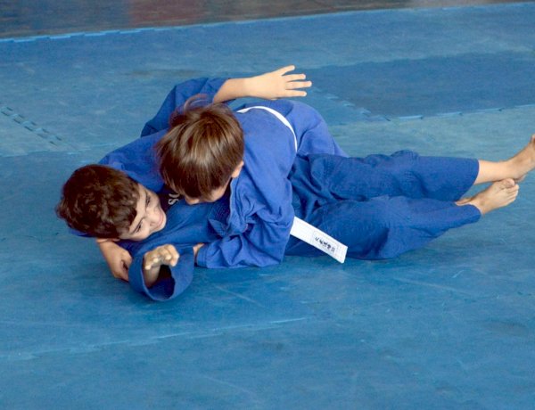 Barra Mansa terá agenda esportiva com basquete e etapa regional de jiu-jitsu neste domingo