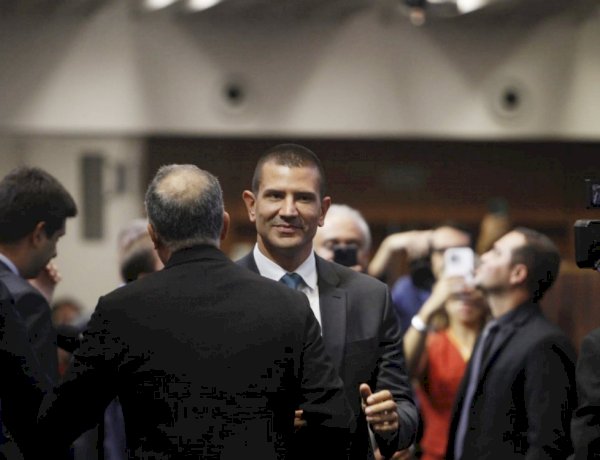 Douglas Ruas é eleito presidente da Alerj