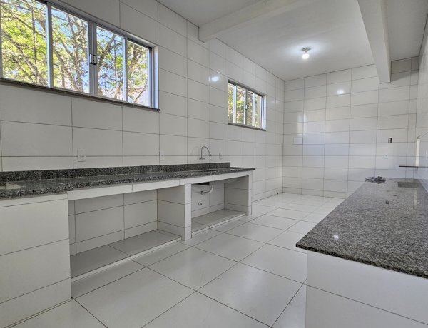 Prefeitura de Três Rios avança nas obras da Escola Municipal Américo Silva com construção de nova cozinha e refeitório