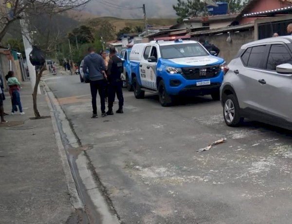 Polícia Militar prende dois homens e apreende duas armas e drogas durante ação no Habitat, em Três Rios