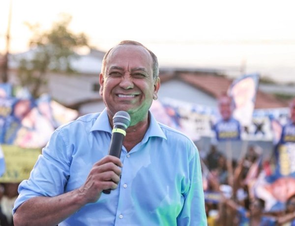 Max Lemos reúne em seu lançamento de campanha quase 10 mil pessoas ao lado de Douglas Ruas