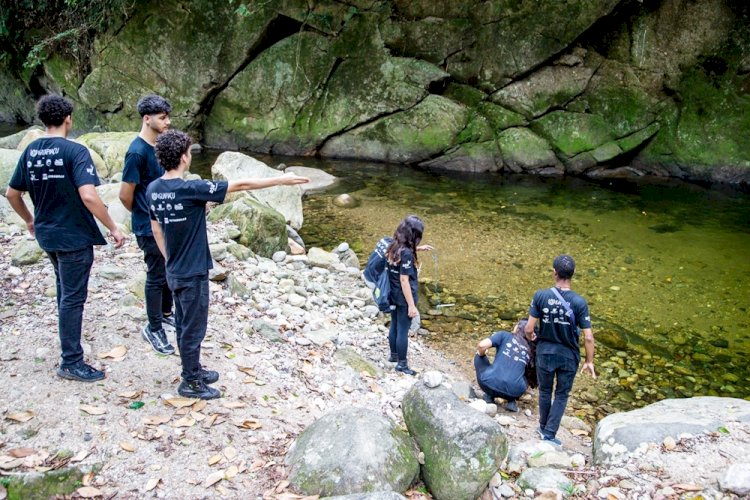 Alunos da rede estadual analisam a qualidade da água que abastece a população fluminense e aprendem sobre educação ambiental