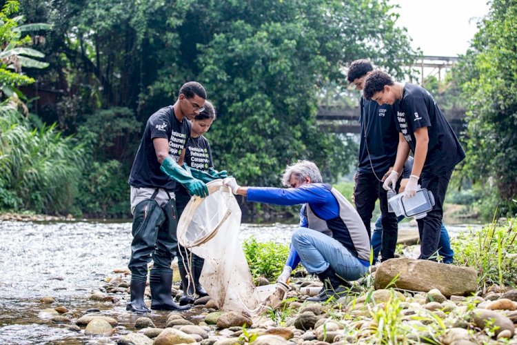 Alunos da rede estadual analisam a qualidade da água que abastece a população fluminense e aprendem sobre educação ambiental