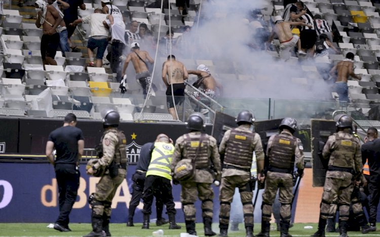 Súmula da final da Copa do Brasil cita incidentes com laser, bombas e invasão na Arena MRV