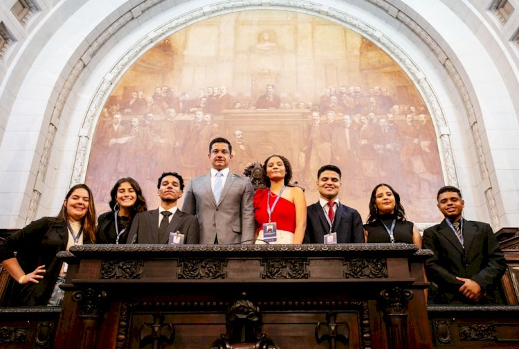 Alerj dá início ao Parlamento Juvenil e elege aluna de Rio Bonito como Presidente da Mesa Diretora