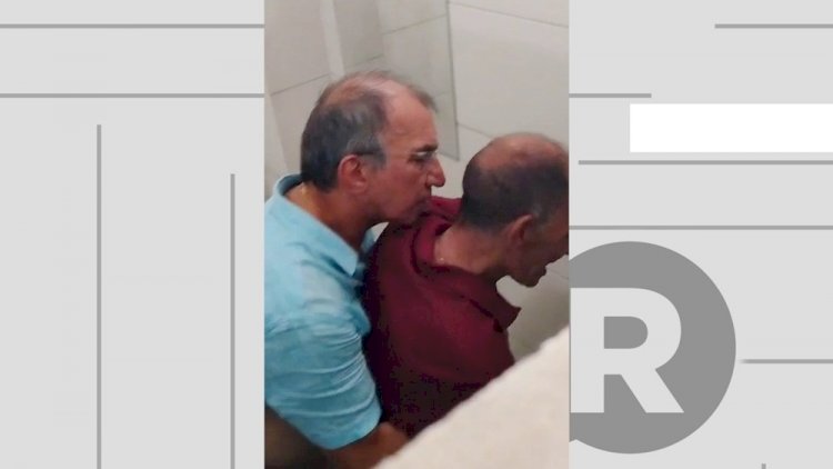 Dois homens idosos são flagrados fazendo sexo em banheiro de bar em Três Rios