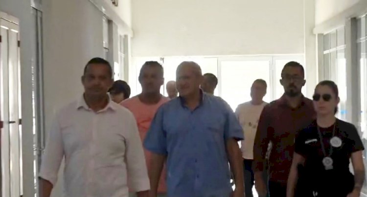 Após audiência de custódia, empresários de Três Rios, da empresa Tem de Tudo, que vendia carne podre, permanecem presos e são levados para o presídio de Bangu, na Zona Oeste do Rio