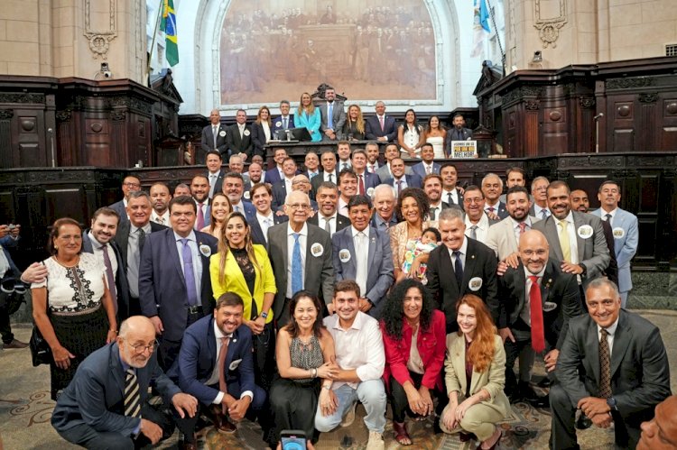 Rodrigo Bacellar é reeleito por unanimidade histórica presidente da Alerj para o Biênio 2025-2026