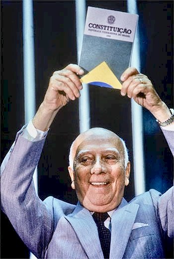 Há momentos em que o debate público se afasta da Constituição e se rende ao casuísmo — e isso se torna ainda mais grave quando o tema é a democracia.