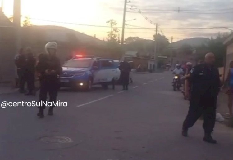 Uma ação da Polícia Militar terminou com a morte de um suspeito na tarde desta segunda-feira (04), no bairro Habitat, em Três Rios (RJ).