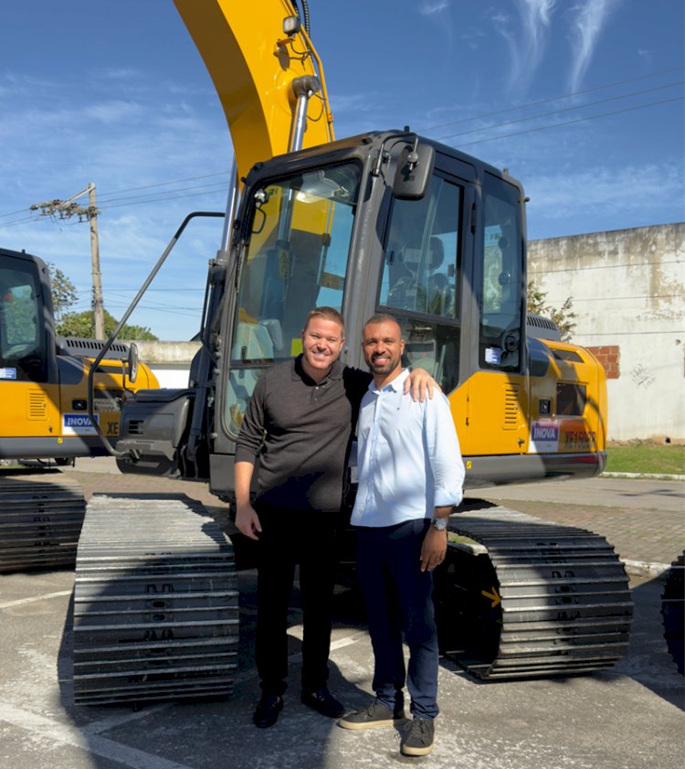 Prefeito Júlio Canelinha conquista mais uma máquina para impulsionar o desenvolvimento de Paraíba do Sul