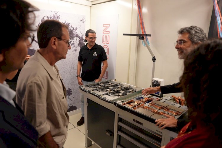 Eduardo Paes visita laboratório em Petrópolis que abriga o supercomputador mais potente da América Latina
