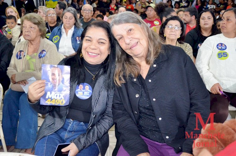 Mesmo com chuva e frio, uma multidão comparece ao Atlético Clube Operário para prestigiar os candidatos do Prefeito Cláudio Mannarino.