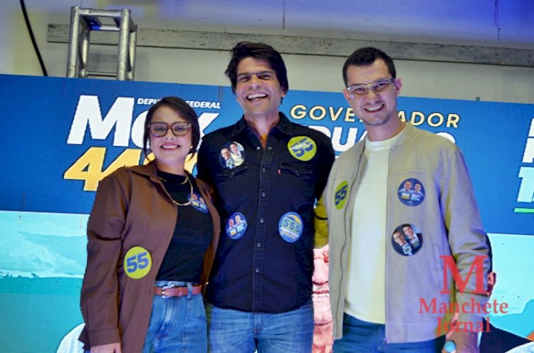 Mesmo com chuva e frio, uma multidão comparece ao Atlético Clube Operário para prestigiar os candidatos do Prefeito Cláudio Mannarino.