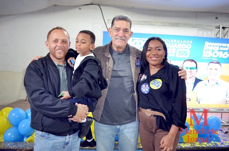 Mesmo com chuva e frio, uma multidão comparece ao Atlético Clube Operário para prestigiar os candidatos do Prefeito Cláudio Mannarino.